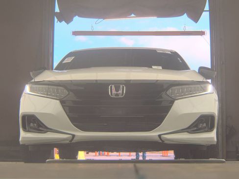 Used 2022 Honda Accord Sport image 4