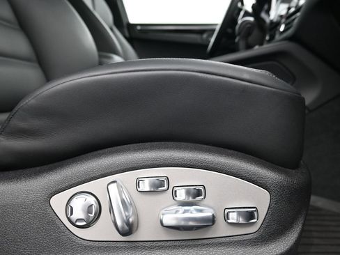Used 2026 Porsche Macan image 15