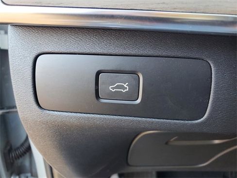 Used 2025 Volvo XC90 B6 Plus image 18
