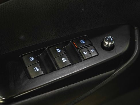 Used 2019 Toyota Highlander XLE AWD/4WD image 22