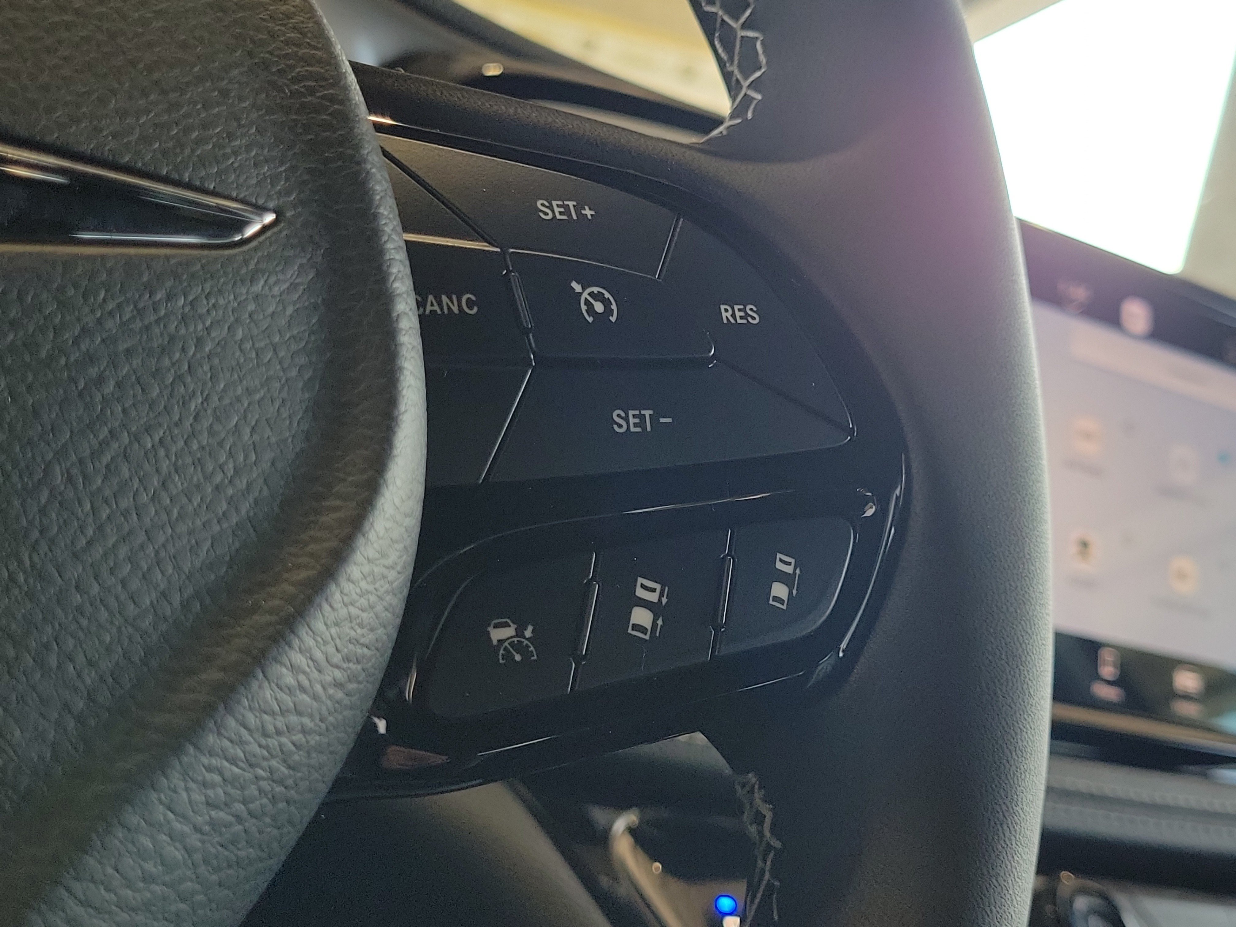 New 2026 Chrysler Pacifica Select w/ S Appearance Package FWD image 24