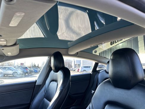 Used 2018 Tesla Model 3 image 25