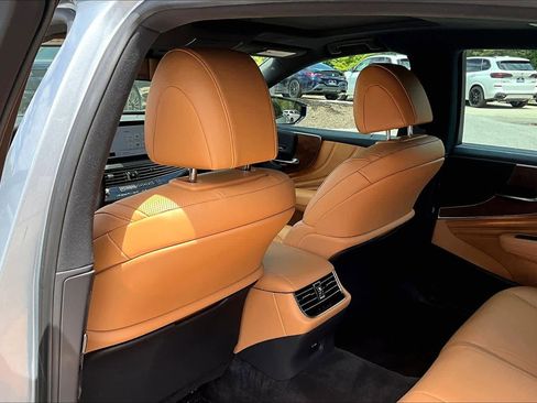 Used 2024 Lexus LS 500 RWD image 22