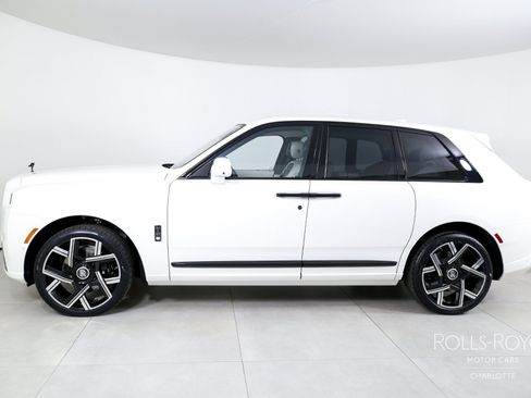 New 2026 Rolls-Royce Cullinan Black Badge AWD/4WD image 3