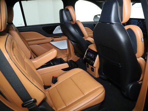 Certified 2025 Lincoln Aviator Black Label image 41