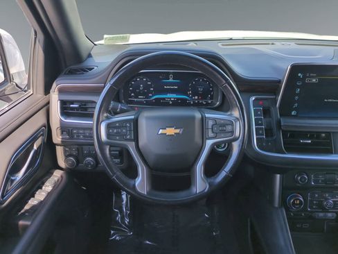 Used 2022 Chevrolet Suburban LT w/ Luxury Package image 12