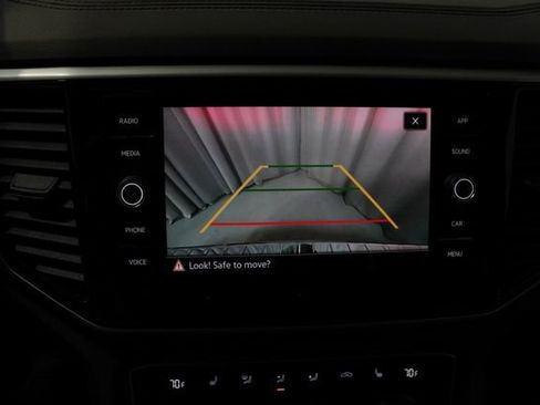 Used 2023 Volkswagen Atlas SE w/ Black Wheel Package image 4