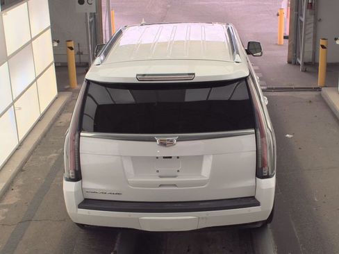 Used 2020 Cadillac Escalade Luxury image 6