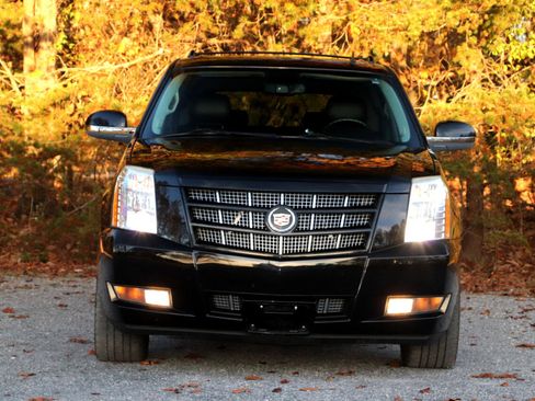 Used 2014 Cadillac Escalade ESV Premium image 28