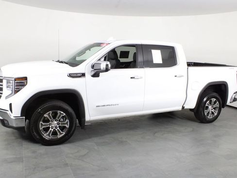 Used 2026 GMC Sierra 1500 SLT AWD/4WD image 13