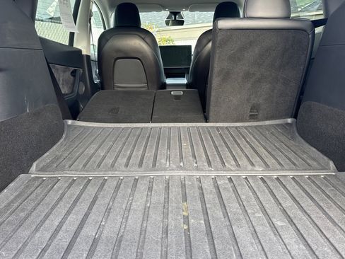 Used 2020 Tesla Model Y Long Range image 12