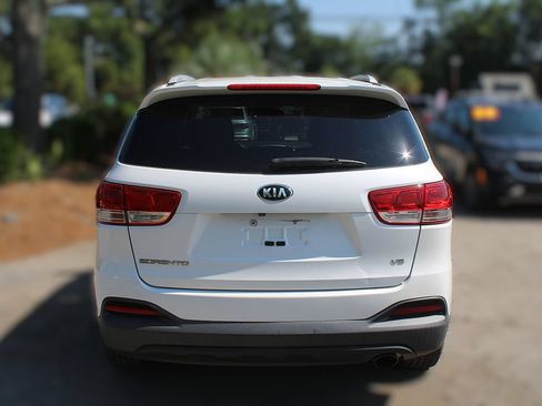 Used 2017 Kia Sorento LX FWD image 8
