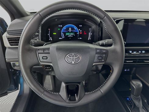 Used 2025 Toyota Camry SE image 12