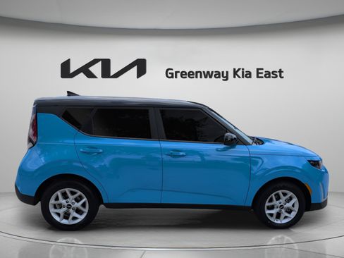Certified 2025 Kia Soul S FWD image 5