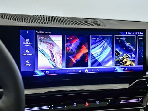 Used 2025 BMW 530i w/ Premium Package image 23