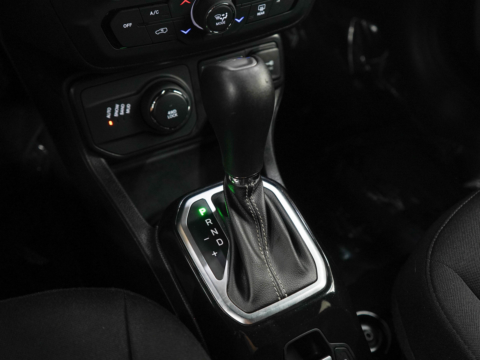 Used 2021 Jeep Renegade Latitude AWD/4WD image 23
