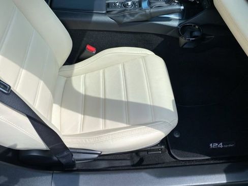 Used 2018 FIAT 124 Spider Lusso image 21