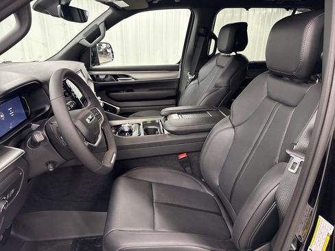 New 2025 Jeep Wagoneer L Series II w/ Convenience Group I image 16