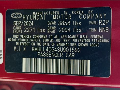 Used 2025 Hyundai Elantra SE image 39