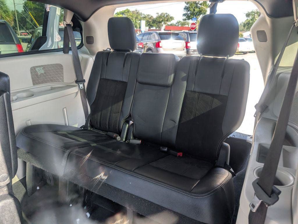 Used 2020 Dodge Grand Caravan SXT FWD image 11