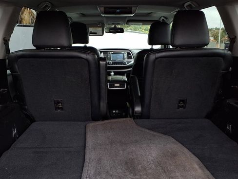 Used 2014 Toyota Highlander XLE FWD image 4
