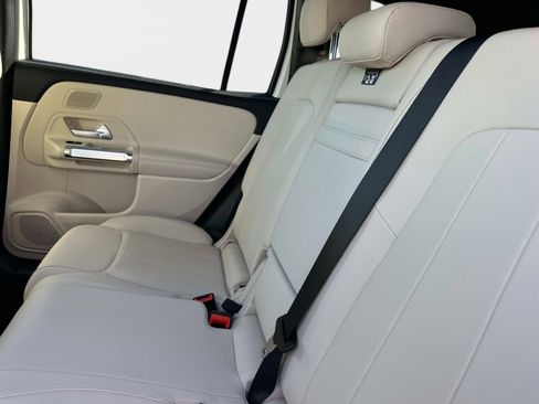 Used 2025 Mercedes-Benz GLB 250 image 12