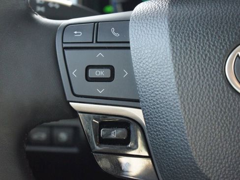 Used 2025 Toyota Camry XLE image 10