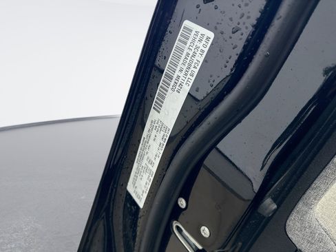 Used 2024 Jeep Compass Latitude image 11