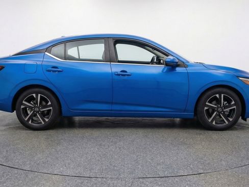 Used 2025 Nissan Sentra SV FWD image 11