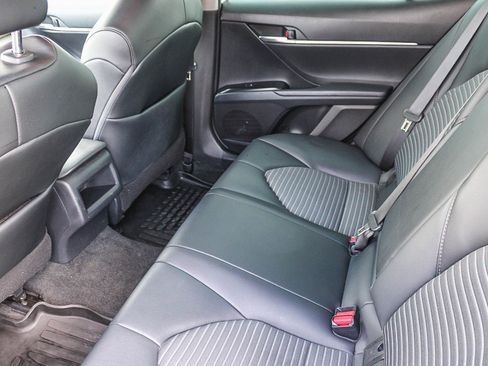 Used 2020 Toyota Camry SE image 19