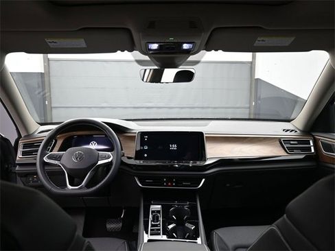 New 2026 Volkswagen Atlas SE image 10