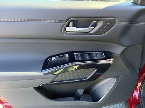 New 2026 Nissan Pathfinder Platinum image 16