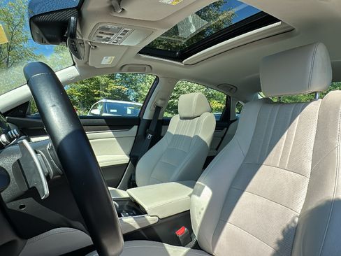 Used 2020 Honda Accord Touring image 14