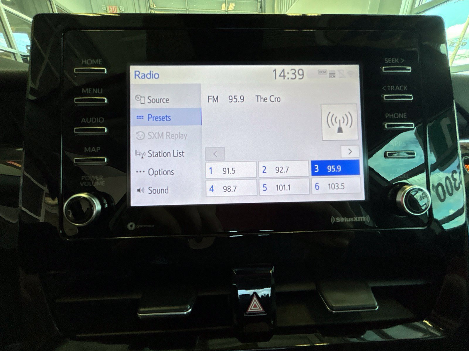 Used 2021 Toyota Camry LE w/ Carpet Mat Package (TMS) FWD image 27
