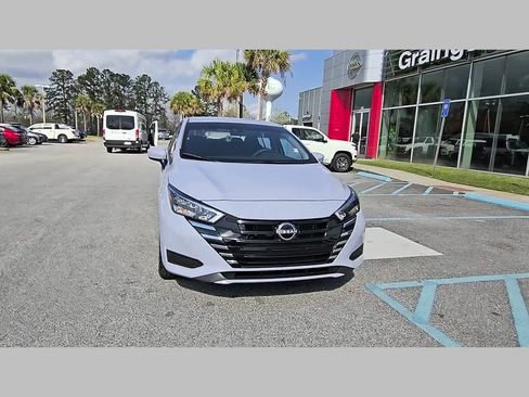 Used 2025 Nissan Versa SV w/ Trunk Package image 18