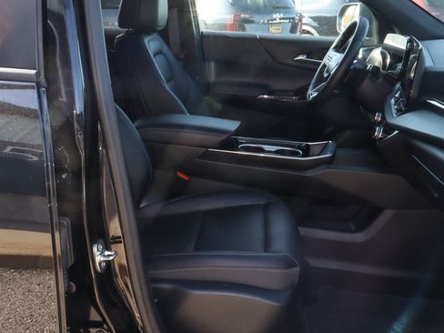 Used 2025 Chevrolet Equinox LT w/ Convenience Package II FWD image 26