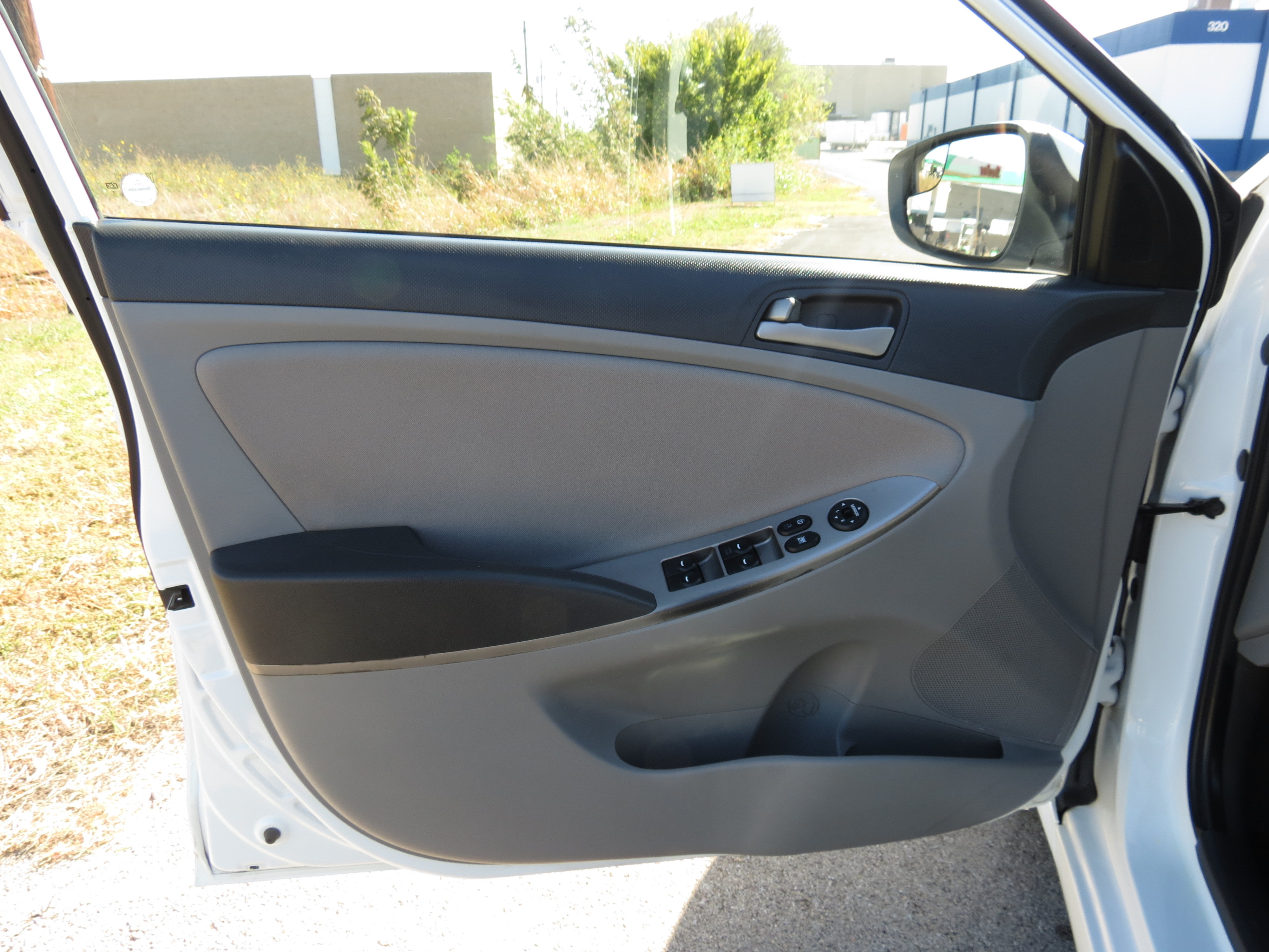 Used 2016 Hyundai Accent SE w/ Option Group 02 FWD image 23