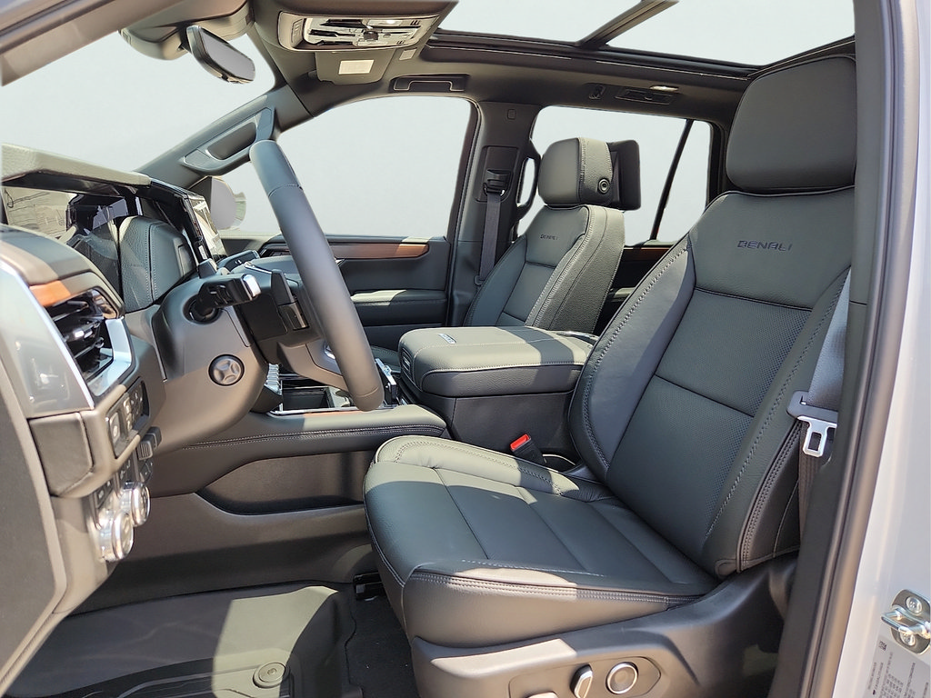 New 2026 GMC Yukon Denali AWD/4WD image 14