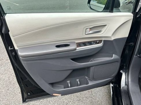 Used 2024 Toyota Sienna XLE w/ XLE Plus Package AWD/4WD image 22
