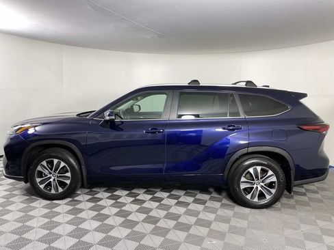 Used 2024 Toyota Highlander XLE AWD/4WD image 5