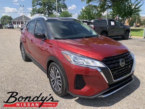 Used 2021 Nissan Kicks SV FWD image 1