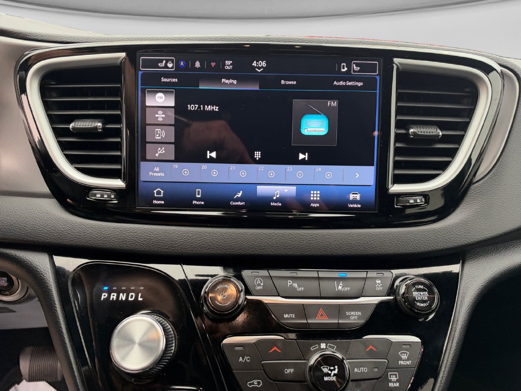 Used 2025 Chrysler Pacifica Select FWD image 17