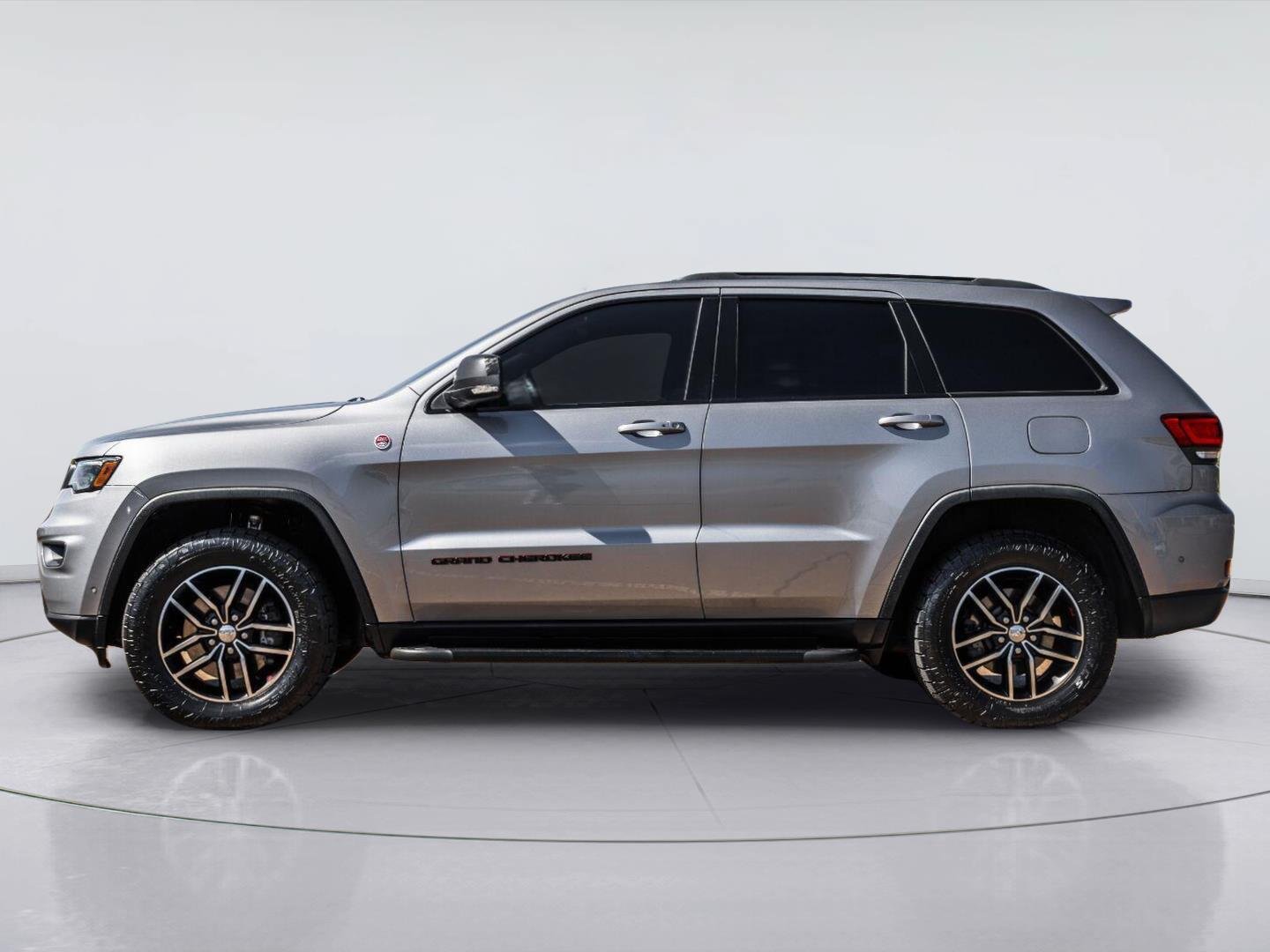 Used 2018 Jeep Grand Cherokee Trailhawk w/ Trailhawk Luxury Group AWD/4WD image 5