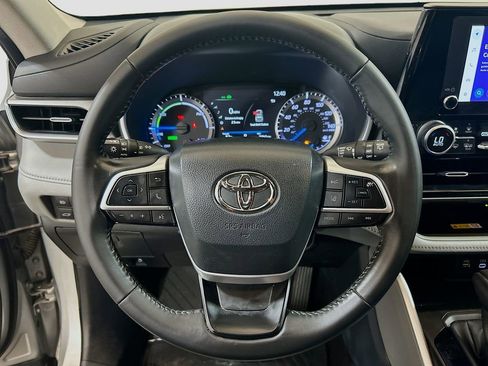 Used 2023 Toyota Highlander XLE AWD/4WD image 9