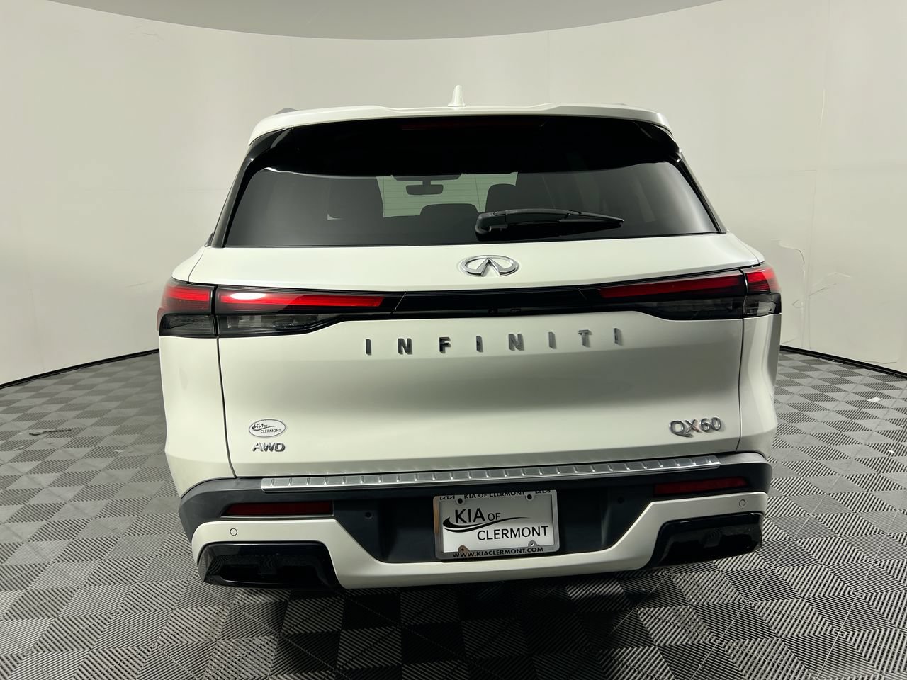 Used 2023 INFINITI QX60 Luxe w/ Cargo Package AWD/4WD image 4