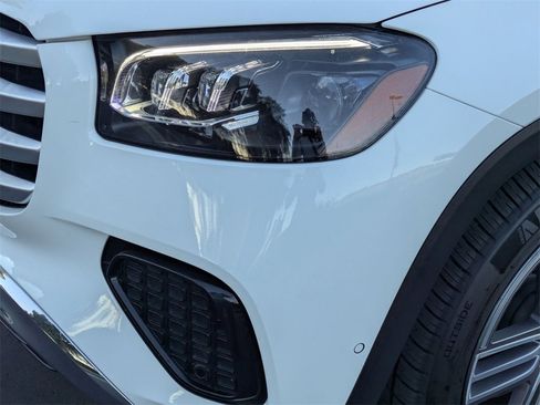 Used 2024 Mercedes-Benz GLS 450 4MATIC image 11