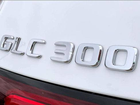 Used 2025 Mercedes-Benz GLC 300 4MATIC image 7