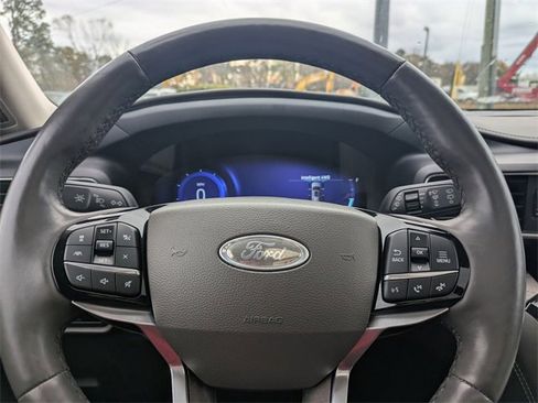 Used 2023 Ford Explorer Platinum w/ Technology Package image 32