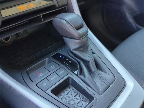 Used 2021 Toyota RAV4 LE image 21