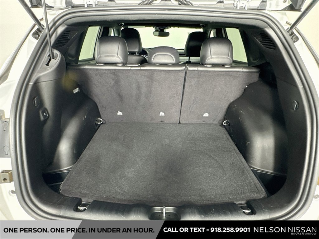 Used 2025 Jeep Compass Latitude w/ Convenience Group AWD/4WD image 24